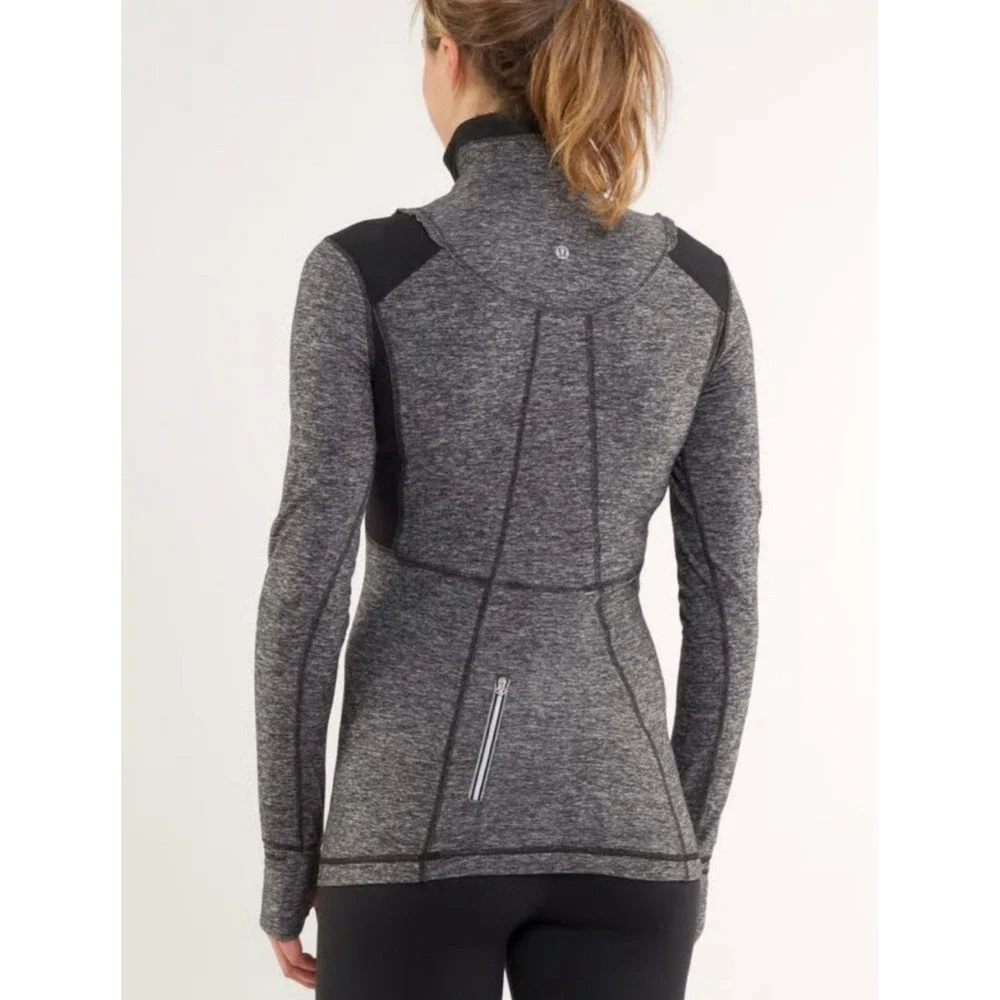 Lululemon Run Your Heart Out Pullover Women's 6 Gray Black‎  1/2 Zip Hand Covers